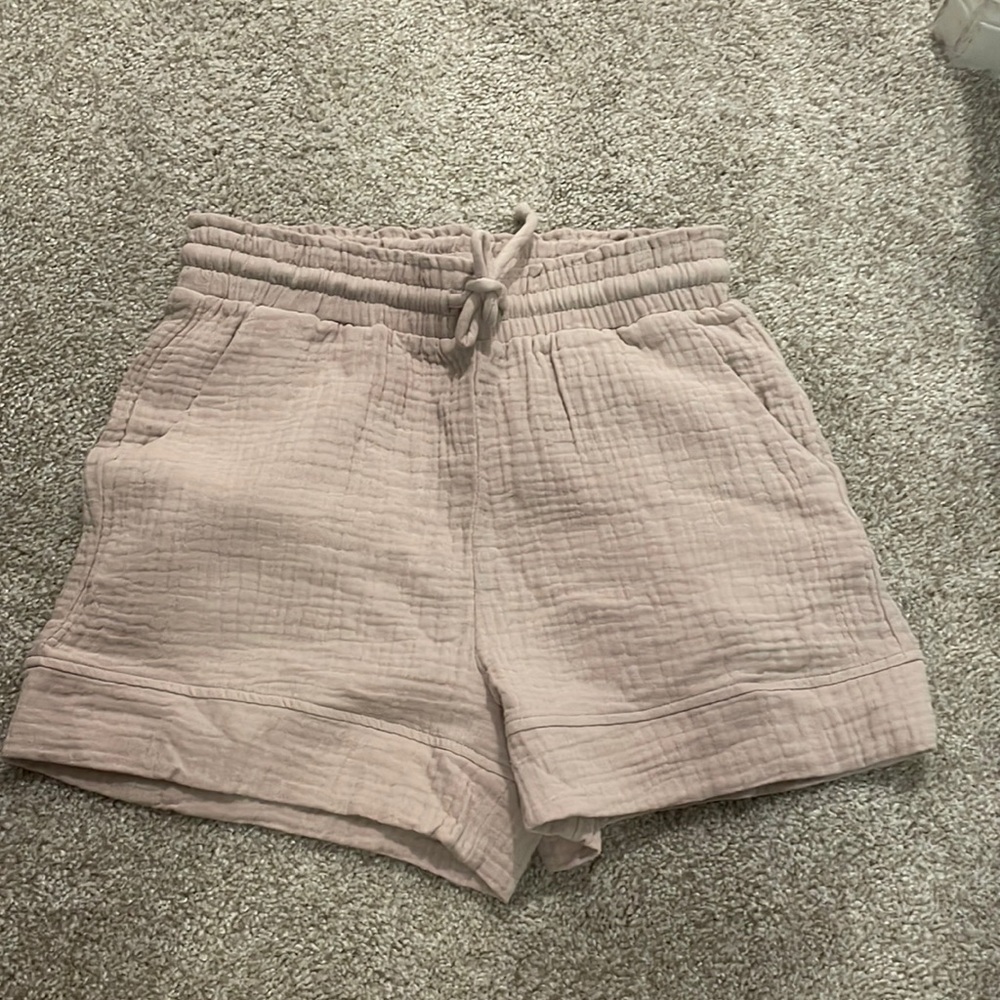 Taupe pink lily shorts